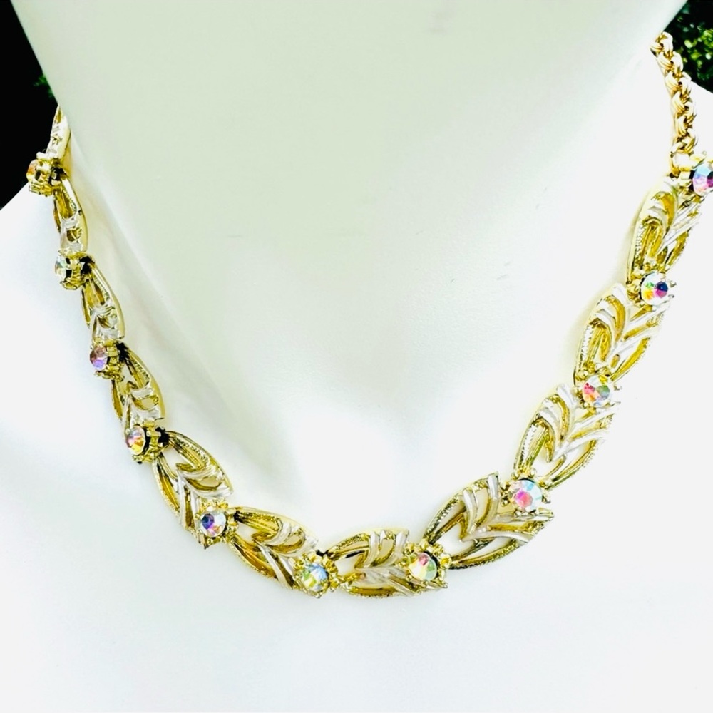 Vtg.50s Sparkling Chunky Aurora Borealis gold tone+ white enamel necklace